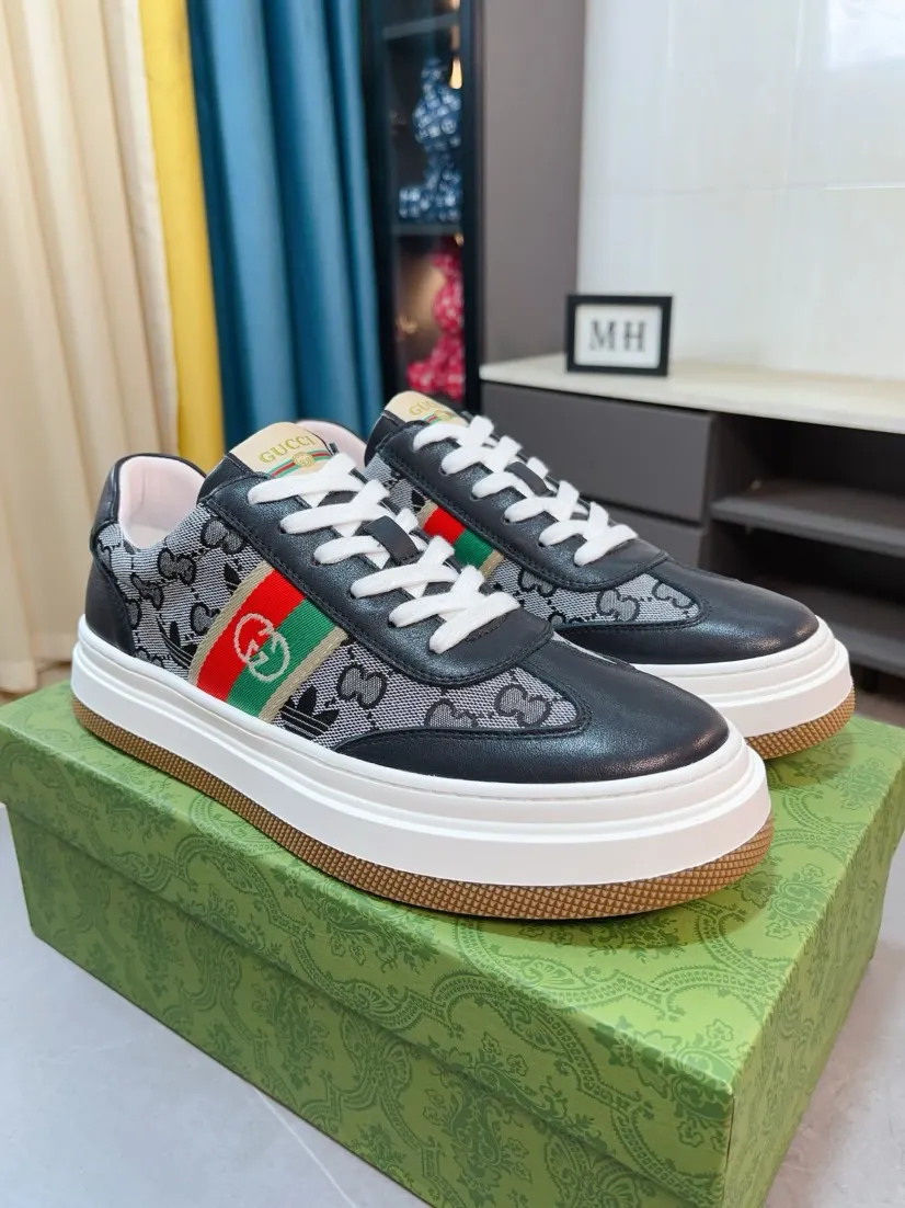 Men's shoes 💰420🌹🌹[GUCCI] Gucci's new lace-up casual men's shoes are on the market first, and the materials and workmanship are superior to all versions on the market. The highest quality shipped first-layer cowhide with imported original perforated materials➕genuine leather lining, privately molded soft outsole, high foot comfort, imported special materials highlight the brand's unique charm, high-end customization 38-44